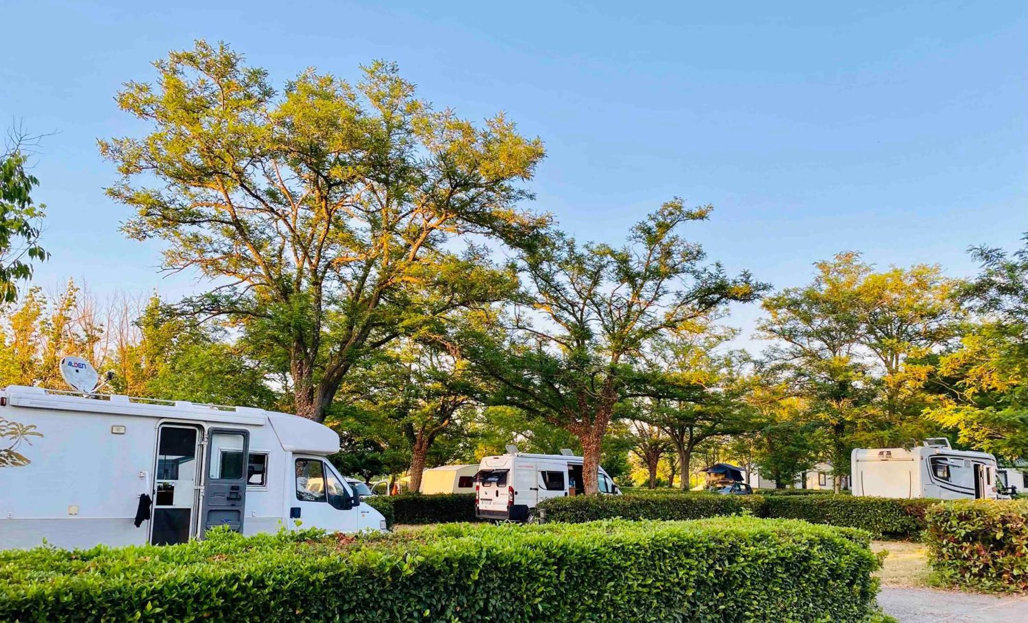Camping Paradis Family Les Rives De L'Herault Gignac  Exterior photo