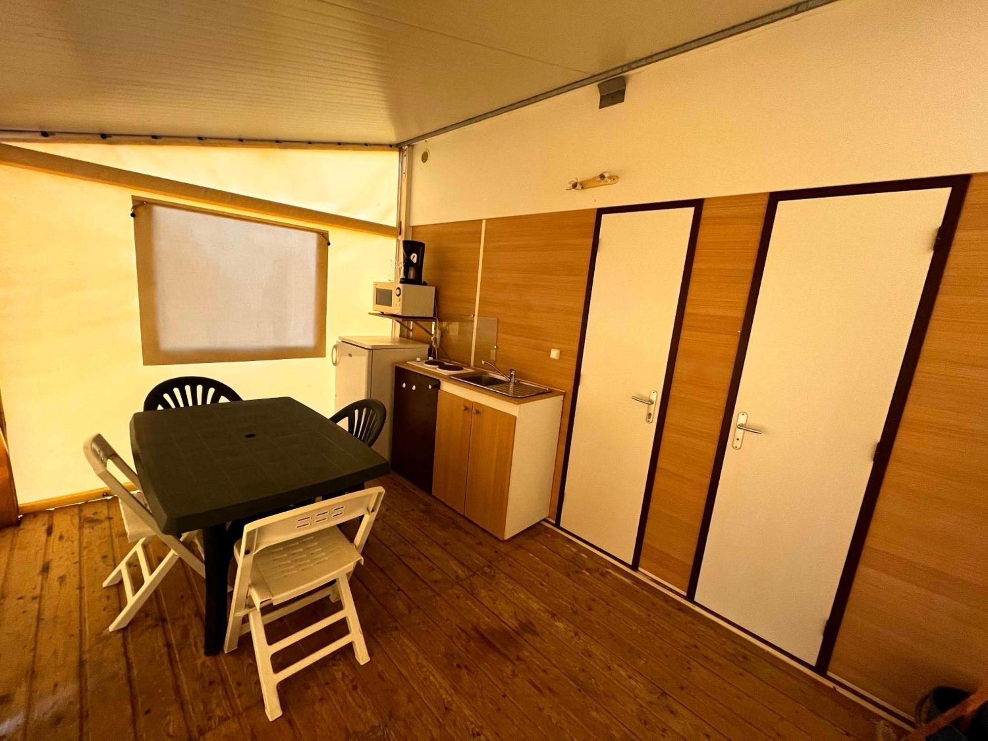 Camping Paradis Family Les Rives De L'Herault Gignac  Room photo